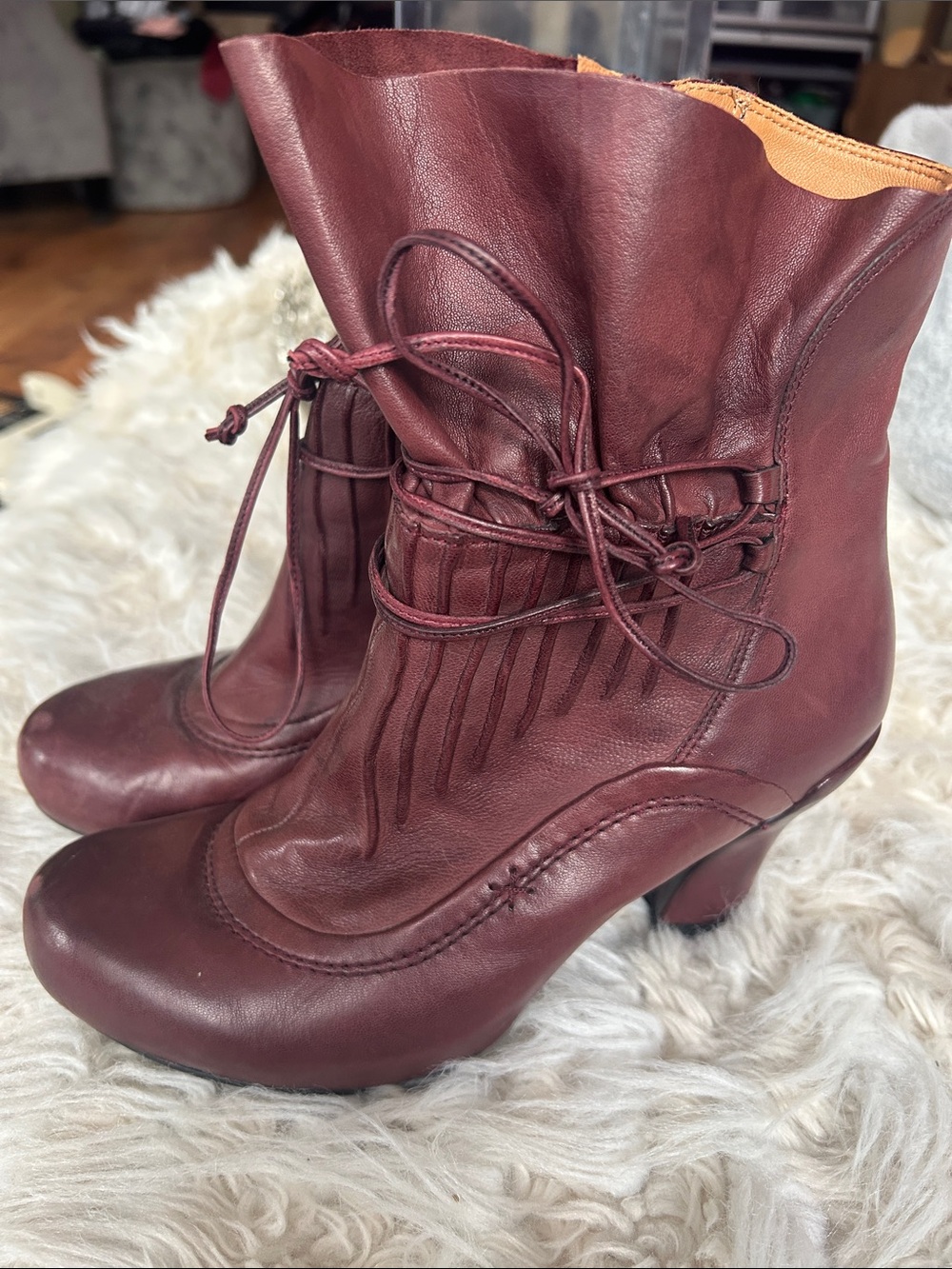 Earthies Eleganza Boots in Bitter Wine Women’s size 8